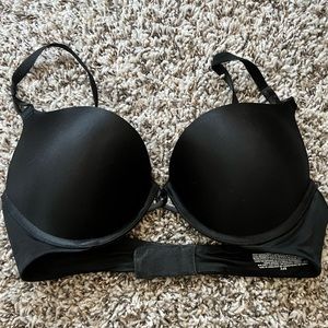 Victoria’s Secret Plunge Bra (34B)